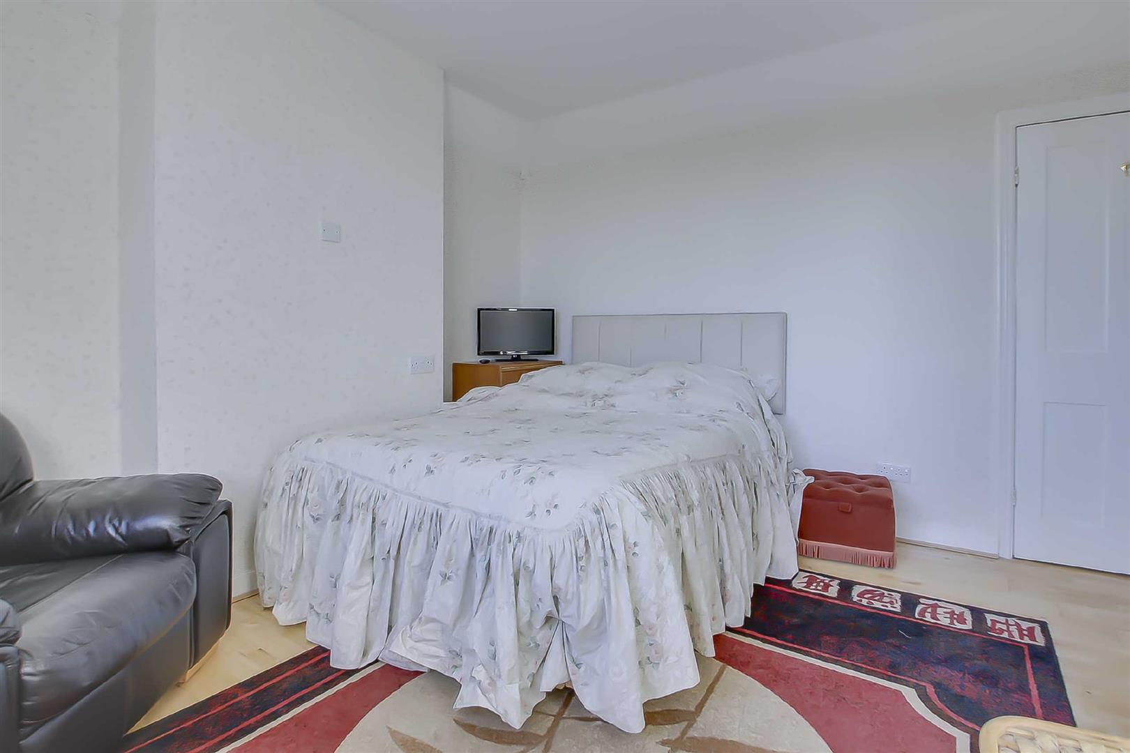 Yardley Road, Cosgrove, Milton Keynes